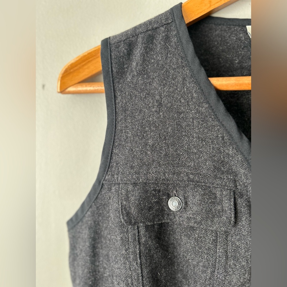 ✌️4 for $20✌️ Gap recycled wool vest - Picture 4 of 11